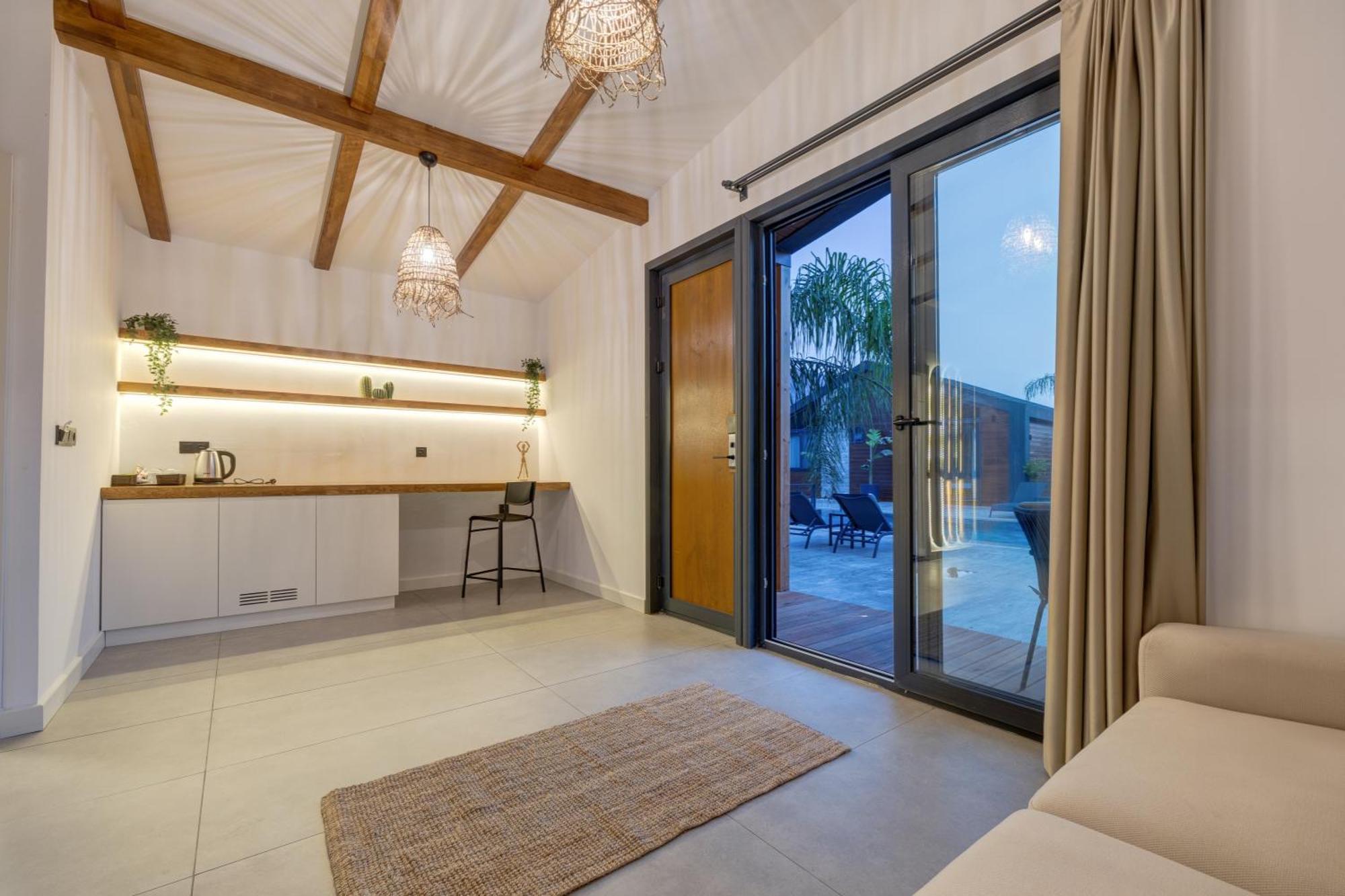 Rota Kilidonia Karaoez Suites&Villas Pokoj fotografie